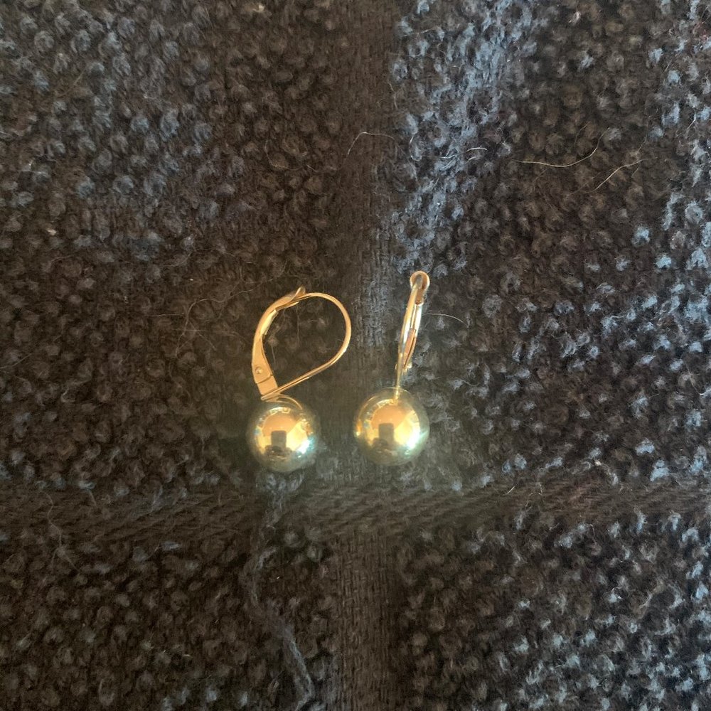 Gold dangled earrings with ball